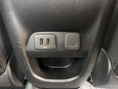 Used 2022 Chevrolet Colorado Z71 AWD/4WD image 40