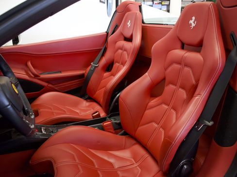 Used 2012 Ferrari 458 Spider RWD image 8