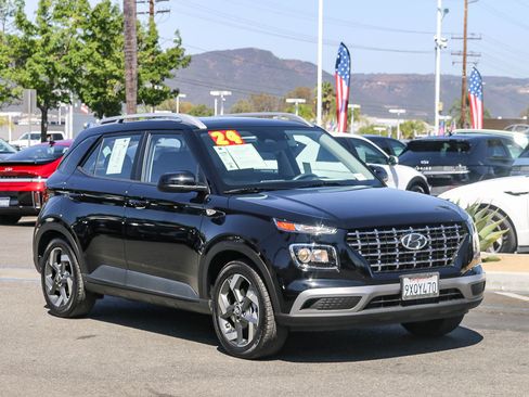 Certified 2024 Hyundai Venue SEL FWD image 3