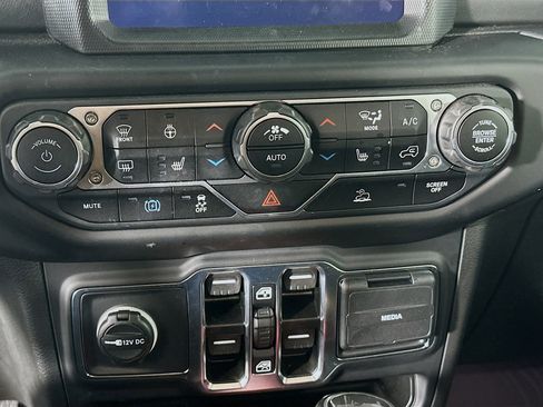 Used 2023 Jeep Wrangler Sahara w/ Cold Weather Group AWD/4WD image 23