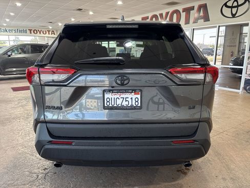 Used 2021 Toyota RAV4 LE w/ Carpet Mat Package (TMS) FWD image 9