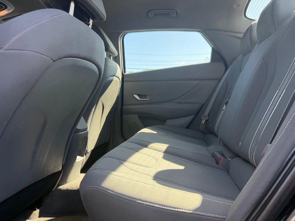 Used 2024 Hyundai Elantra SEL FWD image 11