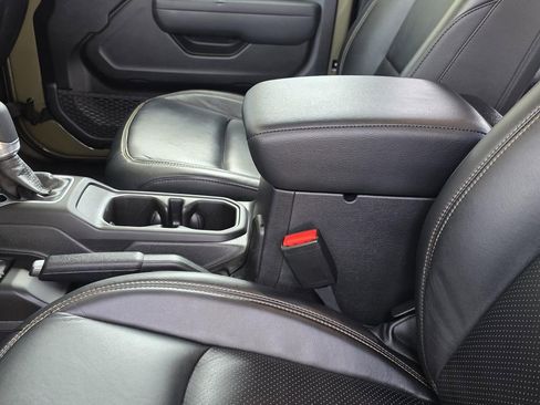 Used 2025 Jeep Wrangler Sport image 9