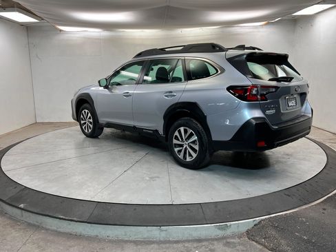 Used 2025 Subaru Outback 2.5i image 3