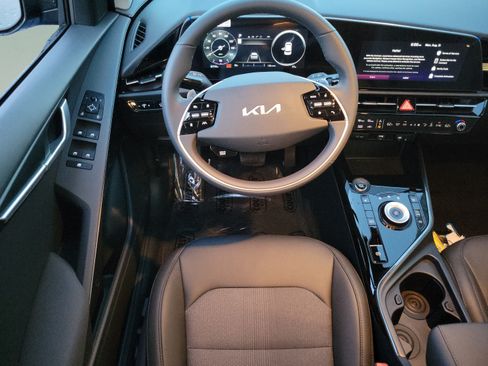 New 2026 Kia Niro Wind FWD image 11