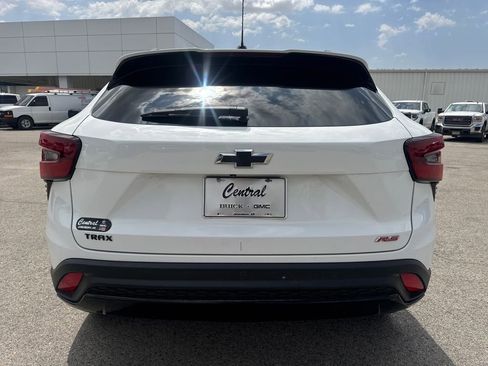 Used 2025 Chevrolet Trax RS w/ Sunroof Package FWD image 5