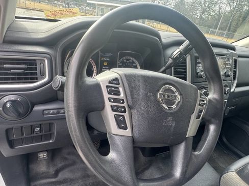 Used 2017 Nissan Titan S image 26