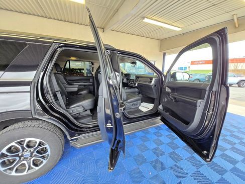 Used 2024 Ford Expedition XLT image 29