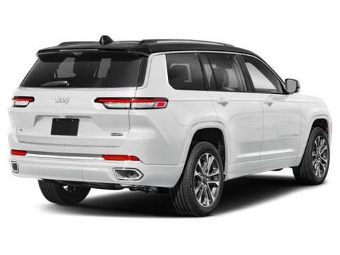 Certified 2023 Jeep Grand Cherokee L Overland AWD/4WD image 3