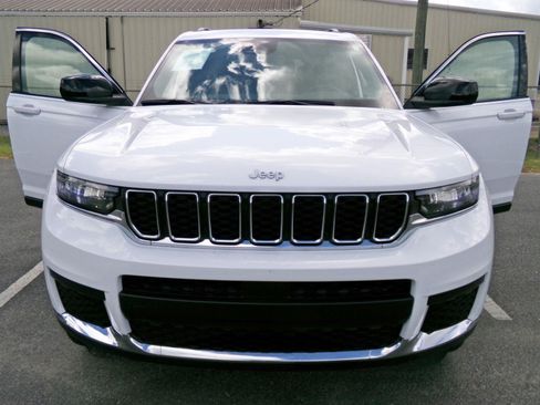 Used 2025 Jeep Grand Cherokee L Laredo w/ Trailer Tow Package RWD image 6