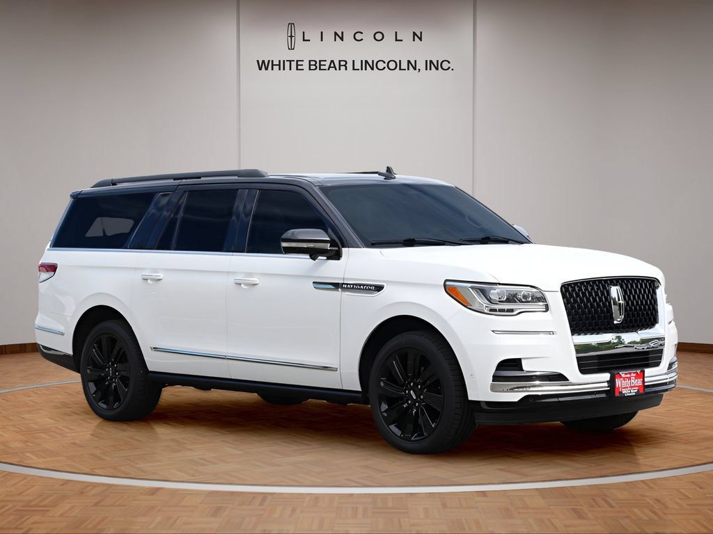 Used 2024 Lincoln Navigator L Black Label AWD/4WD image 3