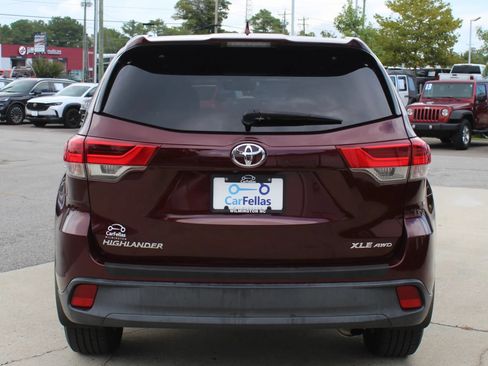 Used 2019 Toyota Highlander XLE AWD/4WD image 4