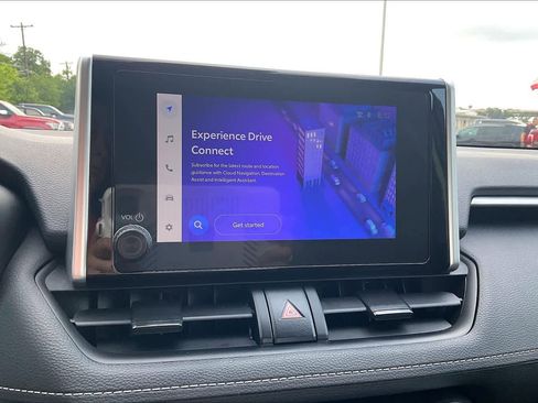 Used 2024 Toyota RAV4 XLE FWD image 31