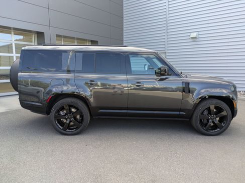 New 2026 Land Rover Defender 130 X-Dynamic SE AWD/4WD image 4