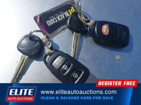 Used 2014 Hyundai Elantra SE image 22