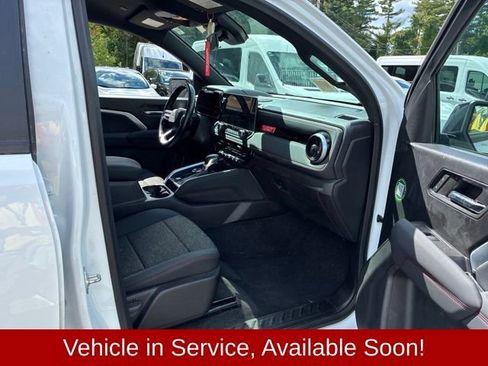 Used 2024 Chevrolet Colorado Z71 w/ Advanced Trailering Package AWD/4WD image 9
