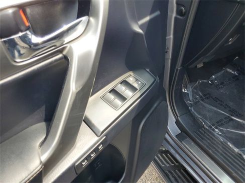 Used 2023 Lexus GX 460 Premium w/ Premium Package image 11