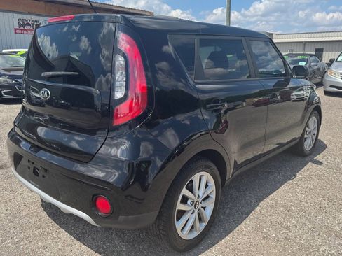 Used 2018 Kia Soul + image 2