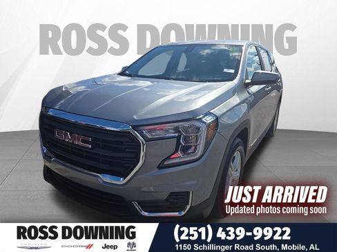 Used 2024 GMC Terrain SLE FWD image 1