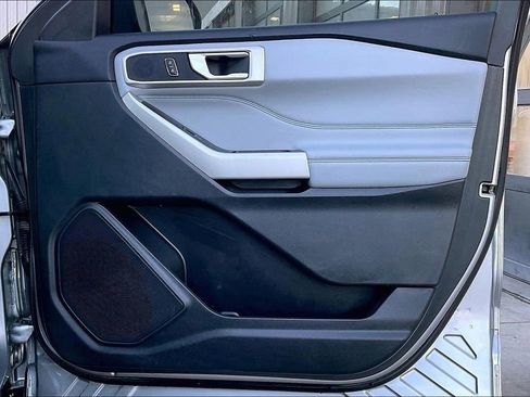 Used 2022 Ford Explorer XLT w/ Equipment Group 202A image 24