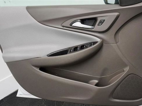 Used 2018 Chevrolet Malibu LT image 27