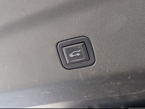 Used 2021 Chevrolet Suburban Z71 image 44