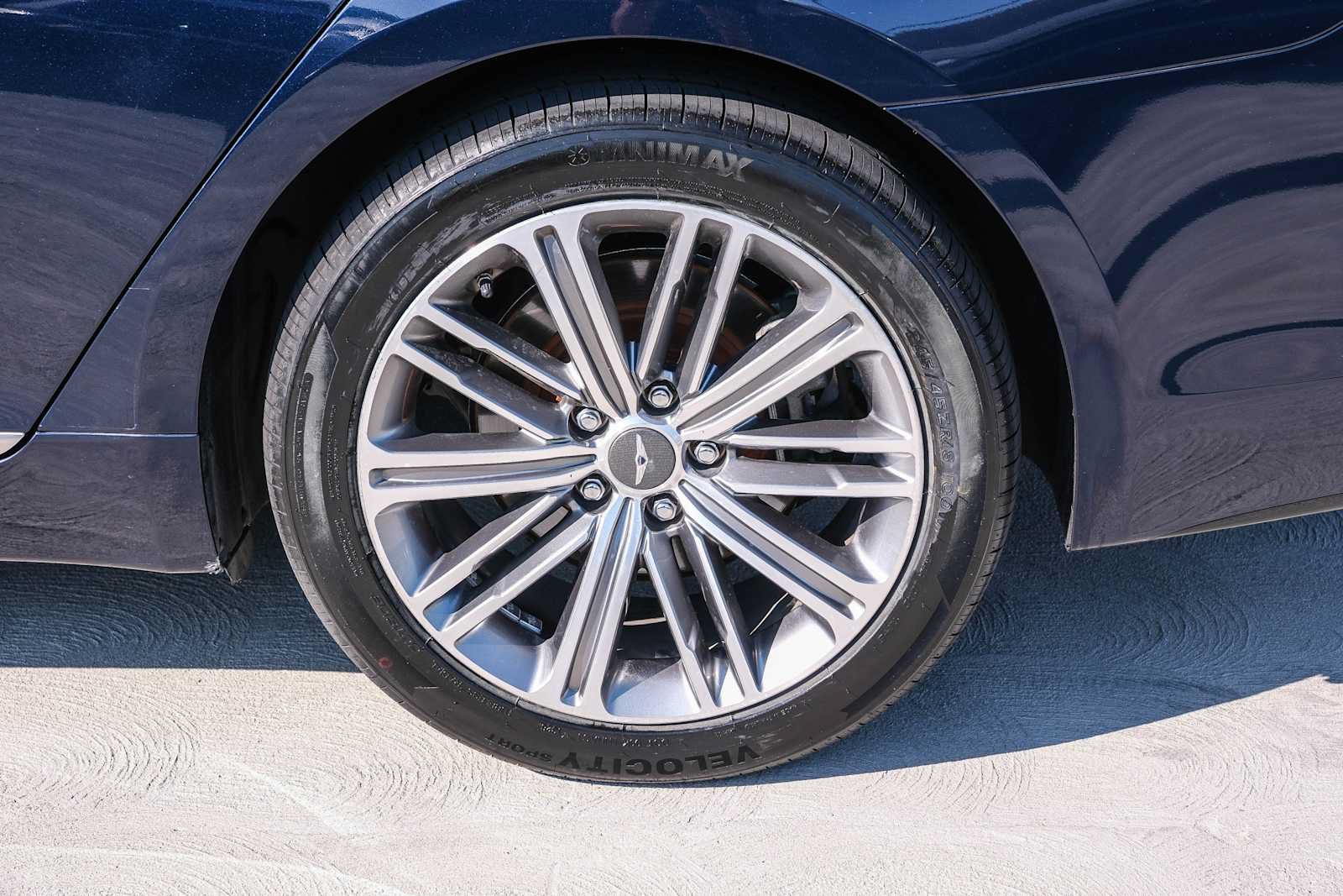 Used 2018 Genesis G80 3.8 RWD image 10