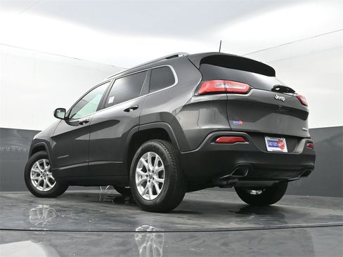 Used 2018 Jeep Cherokee Latitude Plus image 24