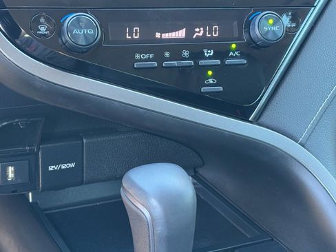 Used 2022 Toyota Camry SE w/ Carpet Mat Package (TMS) image 29