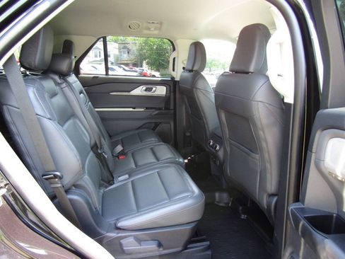 Used 2025 Ford Explorer Active w/ Active Comfort Package AWD/4WD image 26