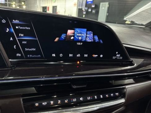Used 2022 Cadillac Escalade ESV Premium Luxury Platinum AWD/4WD image 19