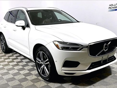 Used 2018 Volvo XC60 T5 Momentum w/ Vision Package image 3