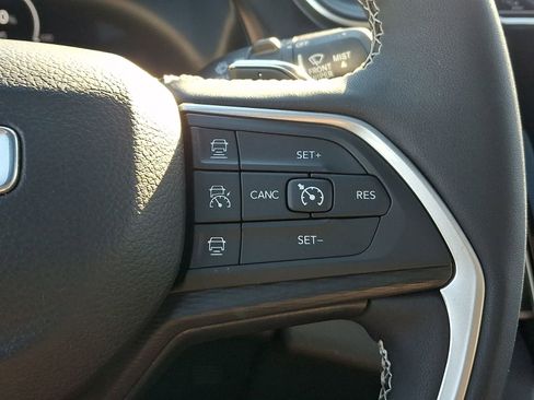 Used 2023 Jeep Grand Cherokee Altitude image 22