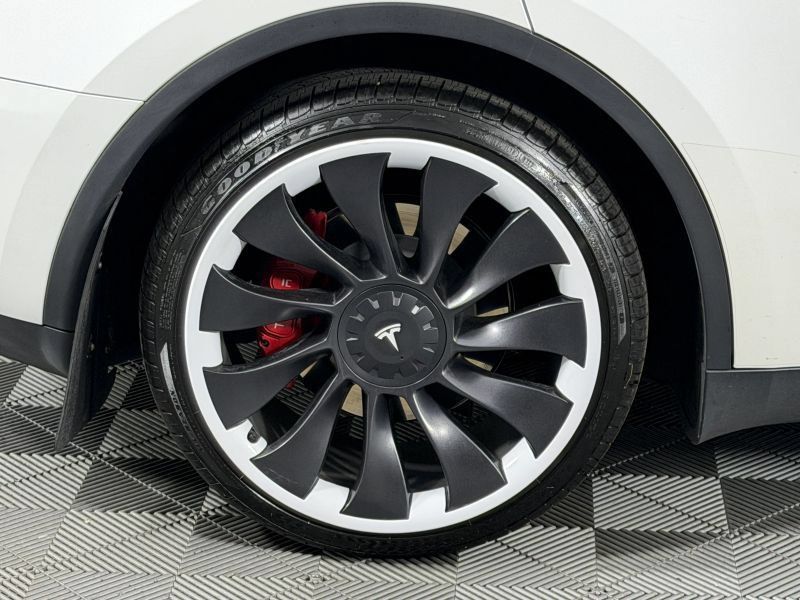 Used 2025 Tesla Model Y Long Range AWD/4WD image 23