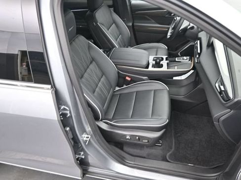 Used 2025 Buick Enclave Avenir w/ LPO, Floor Liner Package AWD/4WD image 11