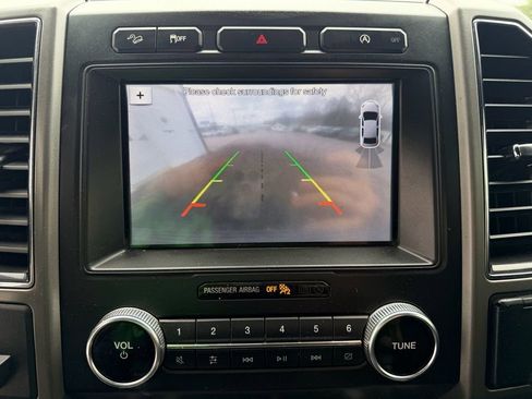 Used 2019 Ford Expedition Max XLT image 23