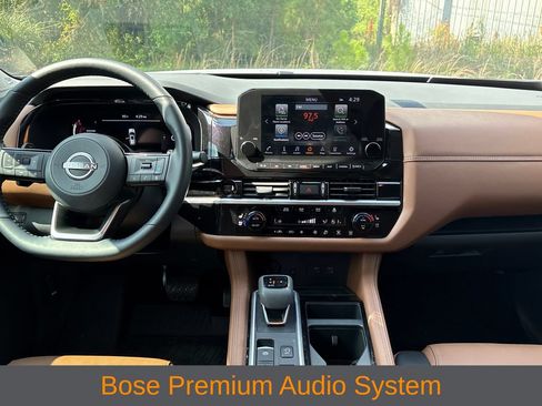 Used 2025 Nissan Pathfinder Platinum FWD image 5