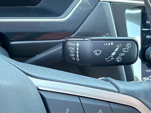 Used 2023 Volkswagen Tiguan SE FWD image 17