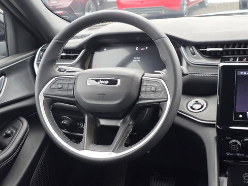 Certified 2025 Jeep Grand Cherokee Altitude image 26