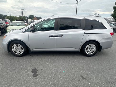 Used 2014 Honda Odyssey LX image 2