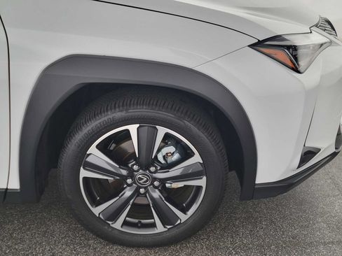 Certified 2026 Lexus UX 300h FWD image 9