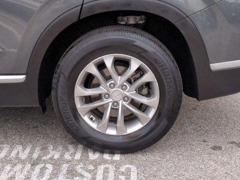 Used 2019 Hyundai Santa Fe SE image 9