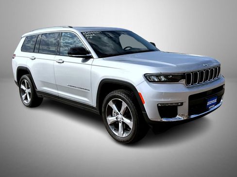 Used 2022 Jeep Grand Cherokee L Limited image 3