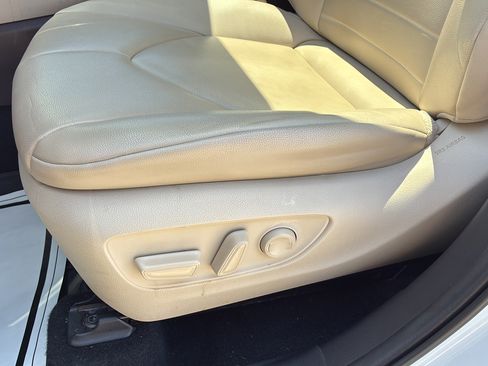 Used 2020 Toyota Highlander XLE FWD image 20
