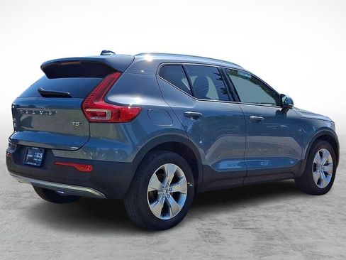 Used 2022 Volvo XC40 T5 Momentum w/ Premium Package AWD/4WD image 4