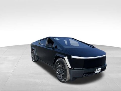 Used 2025 Tesla Cybertruck AWD Crew Cab image 3