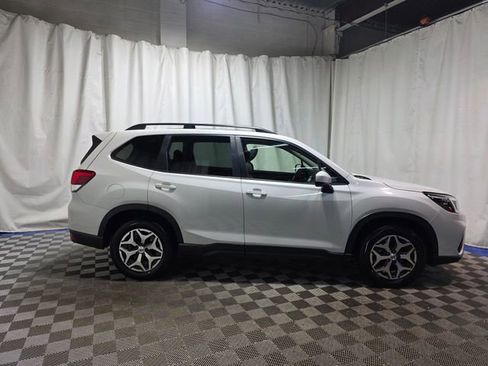 Used 2019 Subaru Forester Premium w/ All-Weather Package image 3