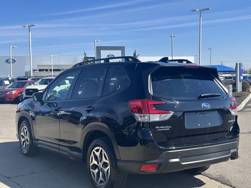 Certified 2023 Subaru Forester Premium image 5