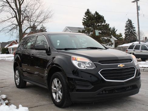 Used 2017 Chevrolet Equinox LS image 4