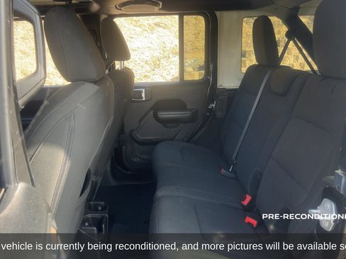 Used 2018 Jeep Wrangler Unlimited Sport S AWD/4WD image 12